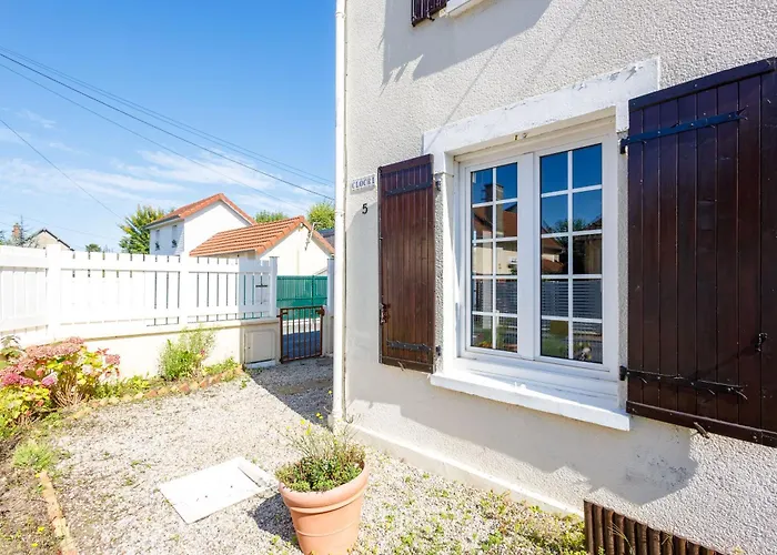 Дом отдыха La Maison Cabourgeaise Proche Кабур